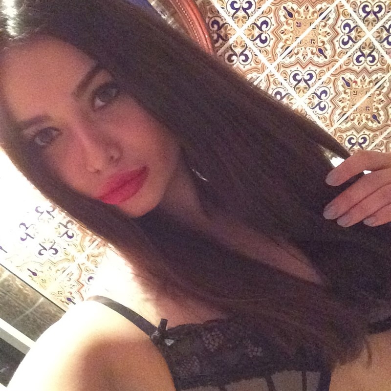 💋 Мои роскошные формы и нежные прикосновения точно покорят твое сердце. 🌹 Помогу расслабиться и забыть обо всем, окунуться в океан страсти и наслаждения. 💦 У меня в арсенале множество разнообразных услуг, чтобы удовлетворить все твои сокровенные фантазии. 🍒 Гарантирую полную конфиденциальность и безопасность нашей встречи, а также безупречное качество сервиса. 💯 Обладаю отличными рекомендациями и положительными отзывами. 🌟 Отвлекись от рутины и доверься моим ласкам, ты точно останешься доволен. 😉 Жду на встрече в Москве, мой горячий кавалер! 🔥 Яна